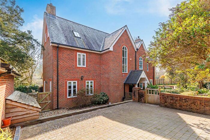 6 Bedroom Detached House For Sale In Clatterford Road, Newport, PO30