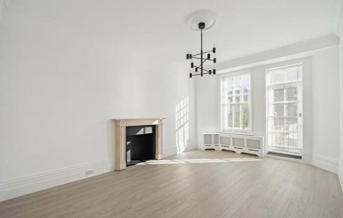 2 Bedroom Apartment To Rent In Park Road, Marylebone, London, NW1