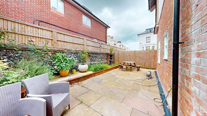 2 Bedroom Flat To Rent In Lansdowne Road, Hove, BN3