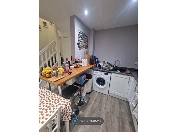 1 Bedroom End Of Terrace House To Rent In Robin Hood Mews, Luton, LU1