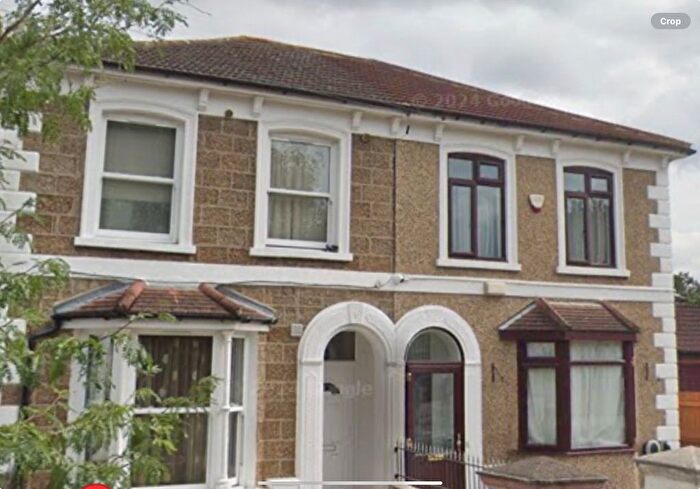 4 Bedroom Semi-Detached House To Rent In Mandeville Road, Enfield, EN3