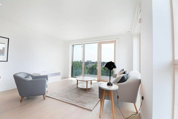 2 Bedroom Flat To Rent In Trafalgar Place, Elephant And Castle, SE17