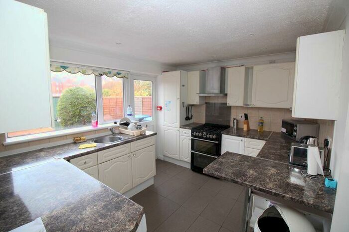 1 Bedroom House Of Multiple Occupation To Rent In Room To Rent In Moat Road, East Grinstead, RH19