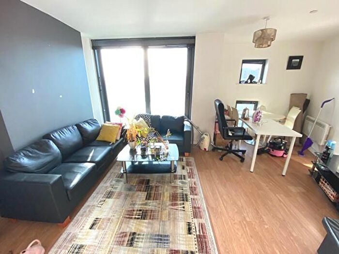 2 Bedroom Flat To Rent In Skyline, Leeds, LS9