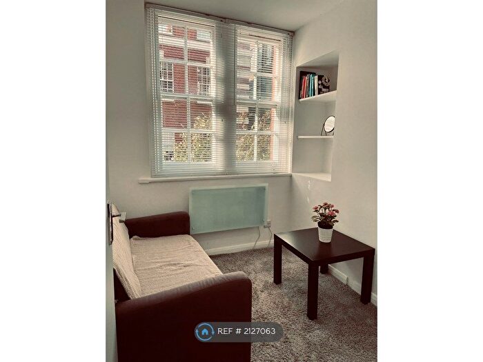 2 Bedroom Flat To Rent In Sinclair House, London, WC1H