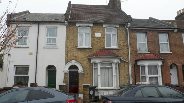 2 Bedroom Flat To Rent In Ivy Road, London, E17