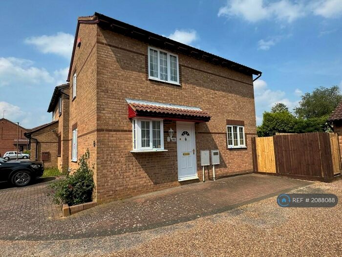 3 Bedroom Detached House To Rent In Hexham Gardens, Bletchley, Milton Keynes, MK3