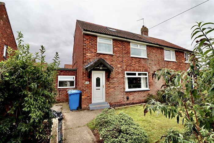 4 Bedroom Semi-Detached House For Sale In Wold View, Brough, HU15
