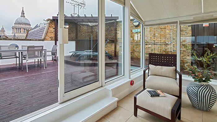 2 Bedroom Flat To Rent In Bow Lane, London, EC4M