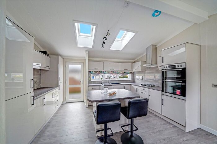 2 Bedroom Mobile/park Home For Sale In Temple Grove Park, Bakers Lane, West Hanningfield, Chelmsford, CM2