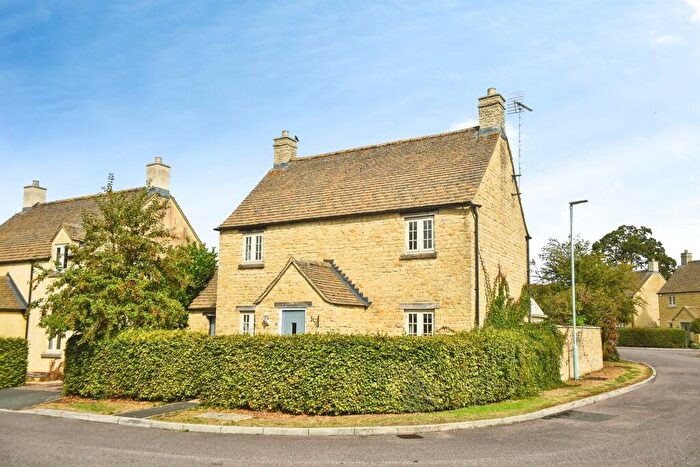 3 Bedroom Detached House For Sale In The Wern, Lechlade, GL7