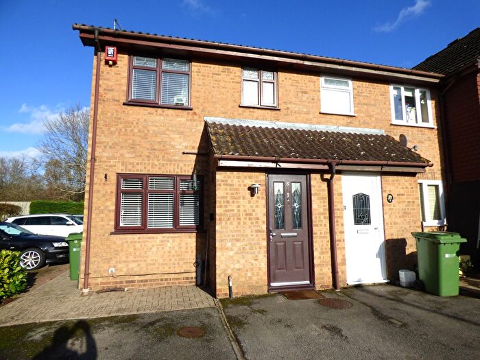 2 Bedroom End Of Terrace House For Sale In Teazlewood Park, Leatherhead, KT22