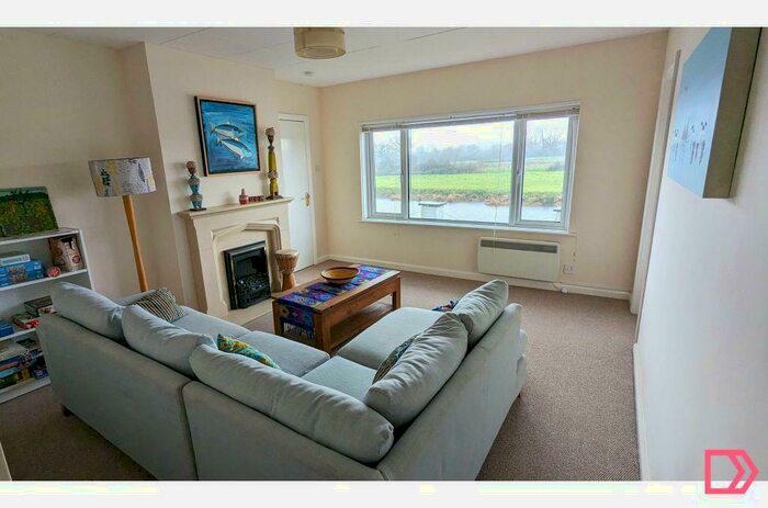 2 Bedroom Flat To Rent In Countess Wear Road, Exeter, Devon, EX2