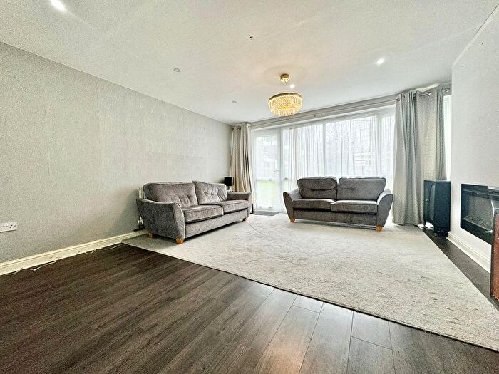 3 Bedroom Flat To Rent In Estria Road, Edgbaston, Birmingham, B15