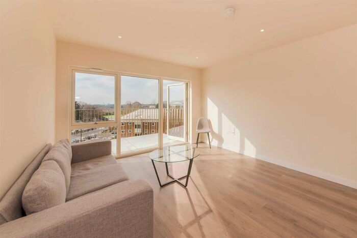 2 Bedroom Flat To Rent In Bittacy Hill, Mill Hill East, NW7