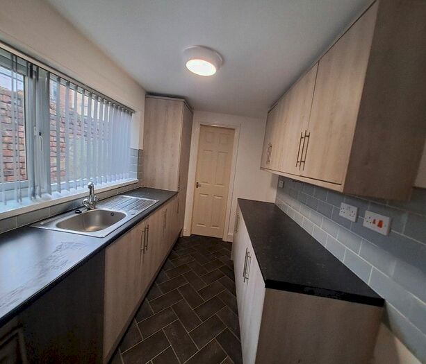 2 Bedroom End Of Terrace House To Rent In Stranton Street, Stockton-On-Tees, TS17