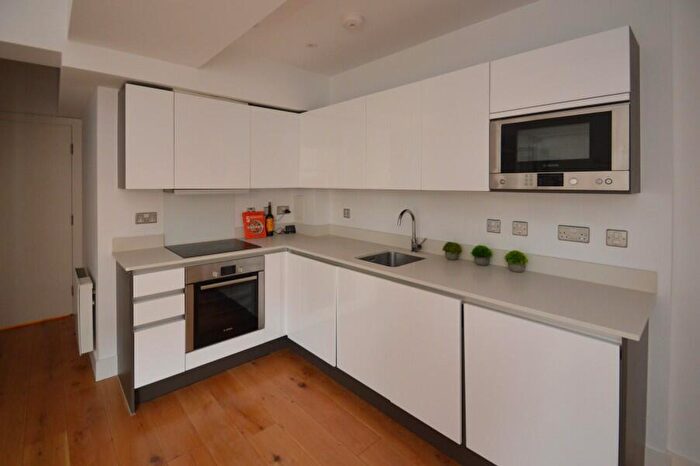 1 Bedroom Apartment For Sale In Peascod House, Windsor, SL4