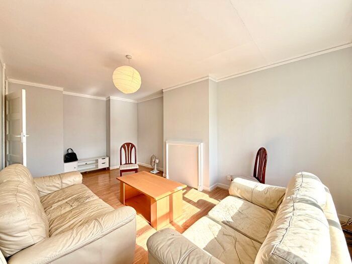 4 Bedroom Maisonette To Rent In Market Place, Falloden Way, London, NW11