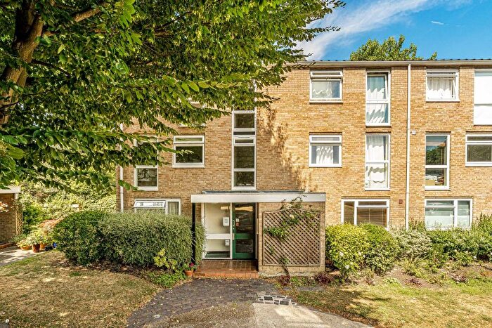 1 Bedroom Flat To Rent In Harrowdene Gardens, Teddington, TW11