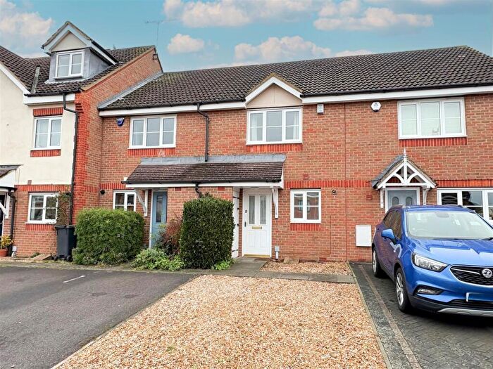 2 Bedroom House To Rent In Insall Close, Leighton Buzzard, LU7