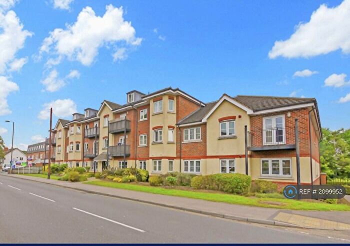 2 Bedroom Flat To Rent In Bourne Place, Chertsey, KT16