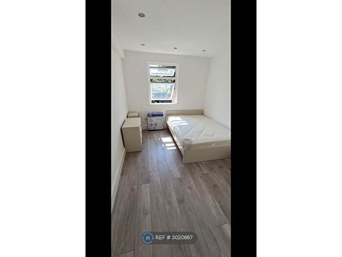1 Bedroom Flat To Rent In Campus Road, London, E17