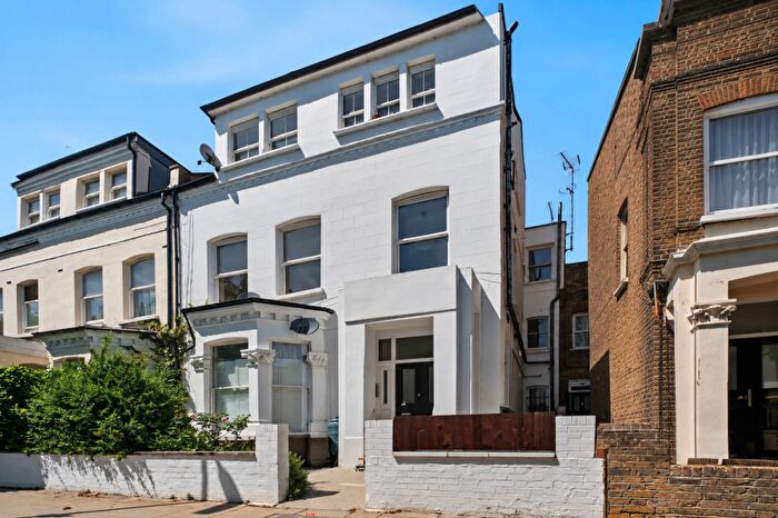 2 Bedroom Flat For Sale In Gloucester Drive, London, N4