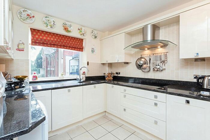 2 Bedroom Flat For Sale In Elmhurst, Bowgreave, PR3
