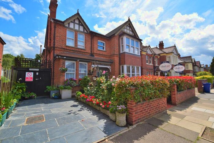 1 Bedroom Flat To Rent In Cunningham Park, Harrow, Greater London, HA1