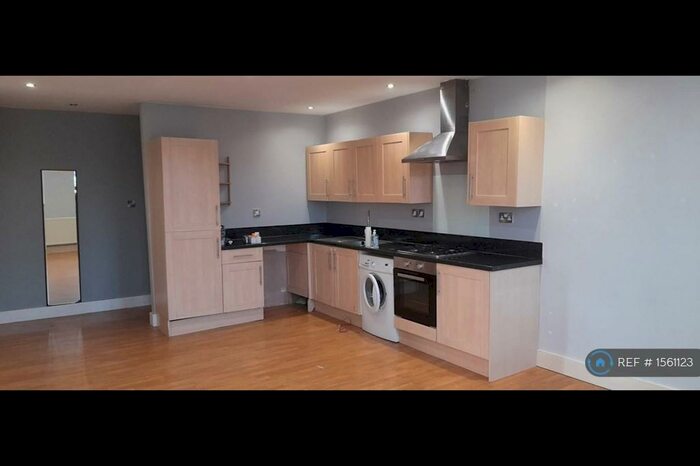 2 Bedroom Flat To Rent In Newmarket House, Dukinfield, SK16