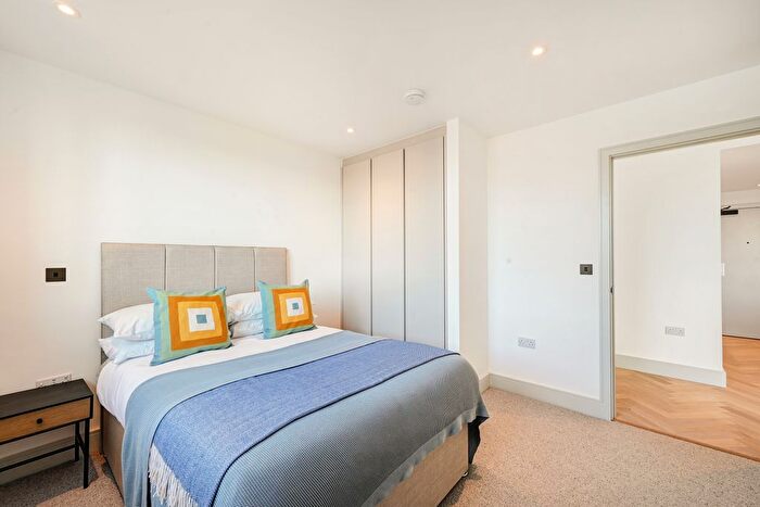 1 Bedroom Flat To Rent In Clifton Mansions, Park Avenue, NW2