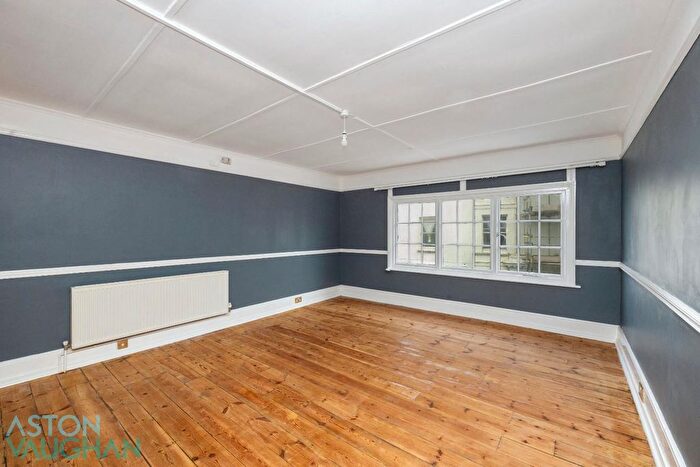 3 Bedroom Flat To Rent In Gloucester Place, Brighton, BN1