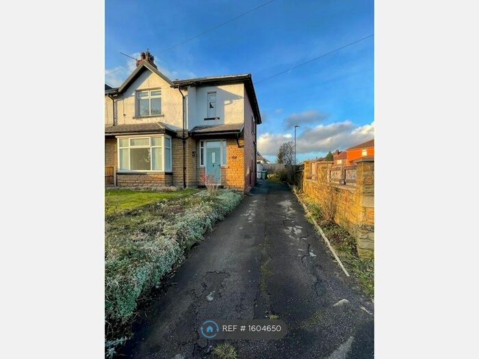 3 Bedroom Semi-Detached House To Rent In Soothill Lane, Batley, WF17