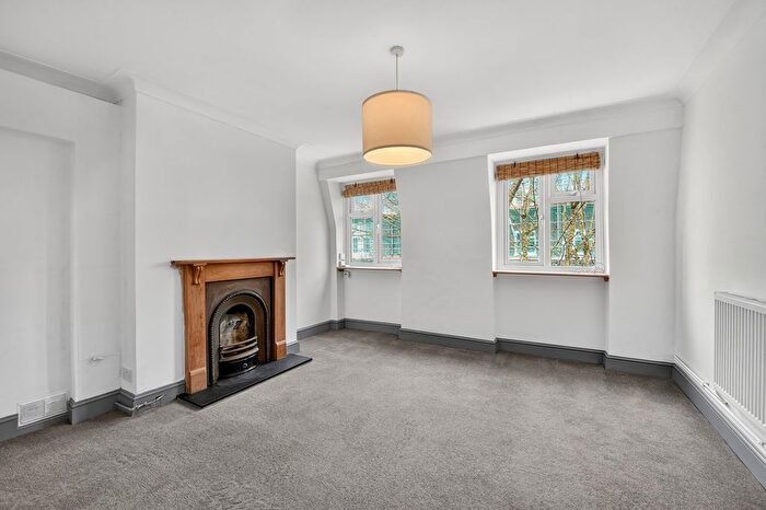 3 Bedroom Flat For Sale In Mortlake High Street, Mortlake, SW14
