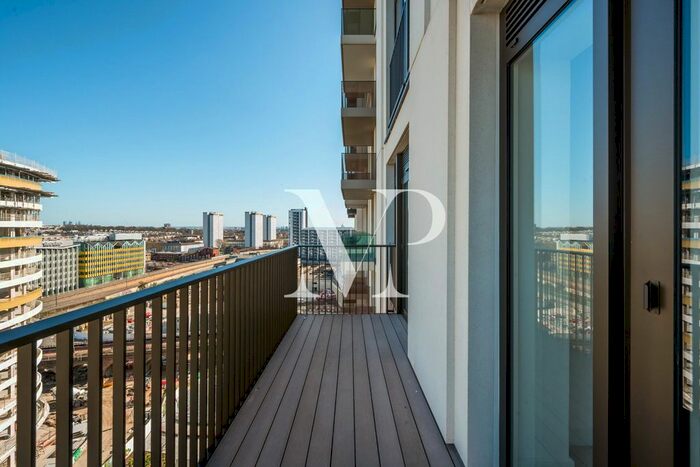 2 Bedroom Flat To Rent In Belvedere Row Apartments, Fountain Park Way, W12