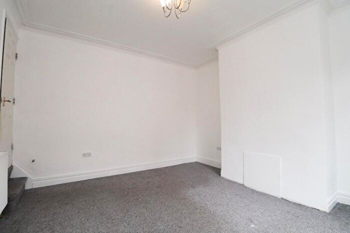 2 Bedroom End Of Terrace House To Rent In Greenock Place, Leeds, West Yorkshire, LS12