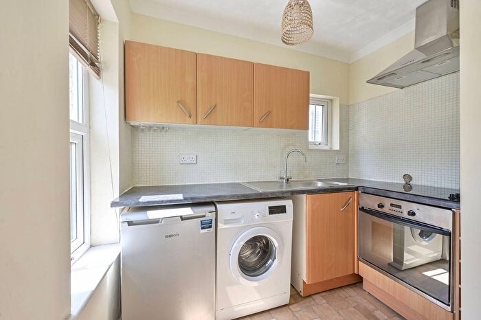 1 Bedroom Flat To Rent In Kingston Road, Wimbledon, London, SW19