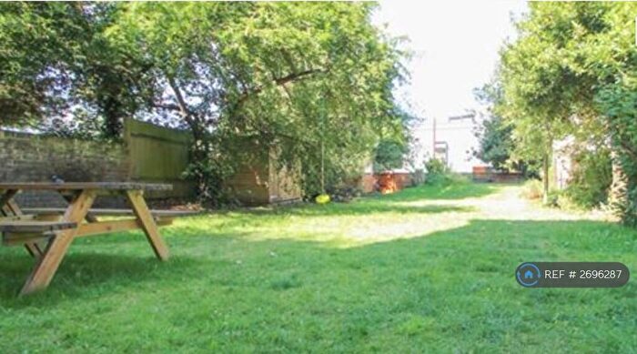 2 Bedroom Flat To Rent In Manor Park, London, SE13