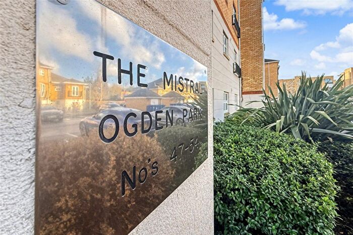 2 Bedroom Flat For Sale In Ogden Park, Bracknell, Berkshire, RG12