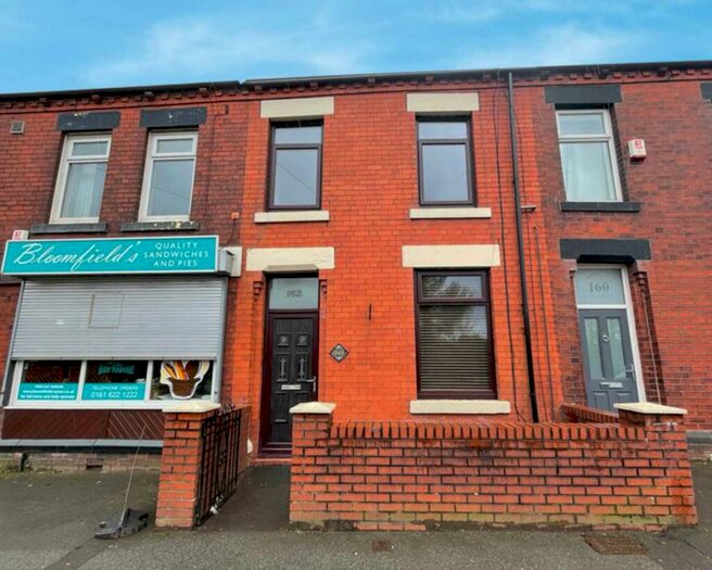 3 Bedroom Terraced House To Rent In Shaw Road, Oldham, OL2
