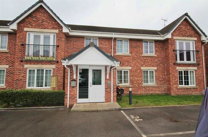 2 Bedroom Flat To Rent In Moat Way, Brayton, Selby, YO8