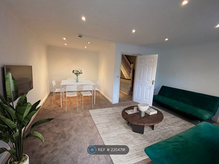 5 Bedroom Terraced House To Rent In Albany Gardens, Colchester, CO2