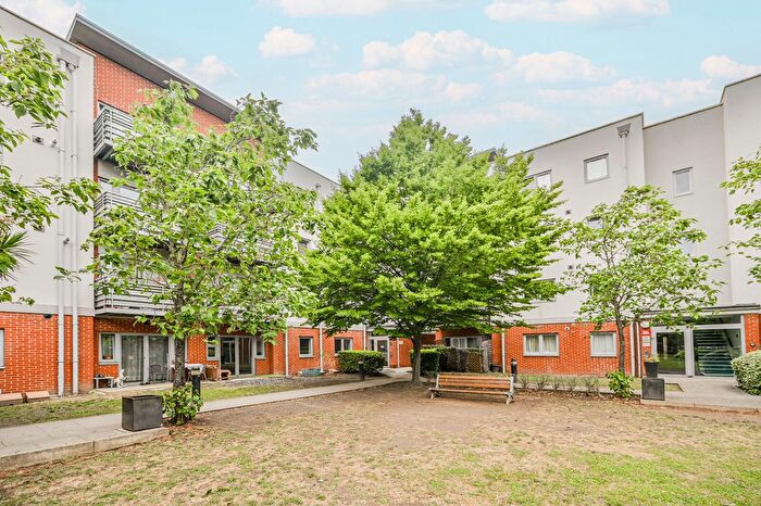 1 Bedroom Flat For Sale In Cannock Court, Walthamstow, London, E17