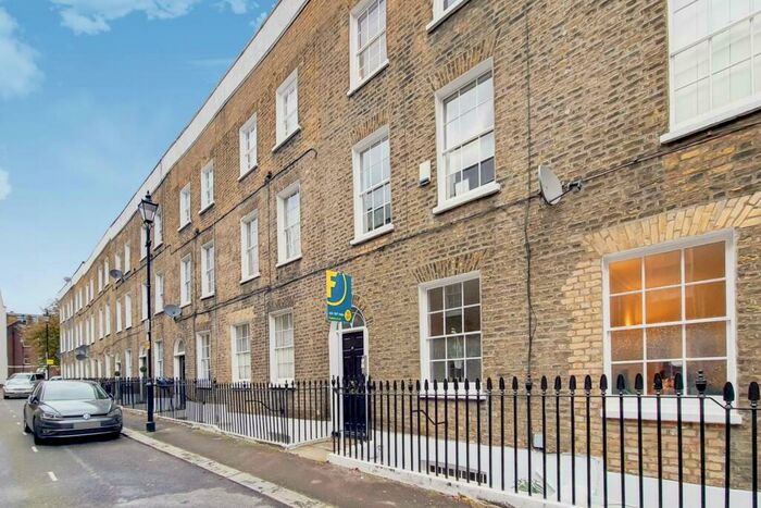 2 Bedroom Flat To Rent In Hermit Street, Clerkenwell, London, EC1V