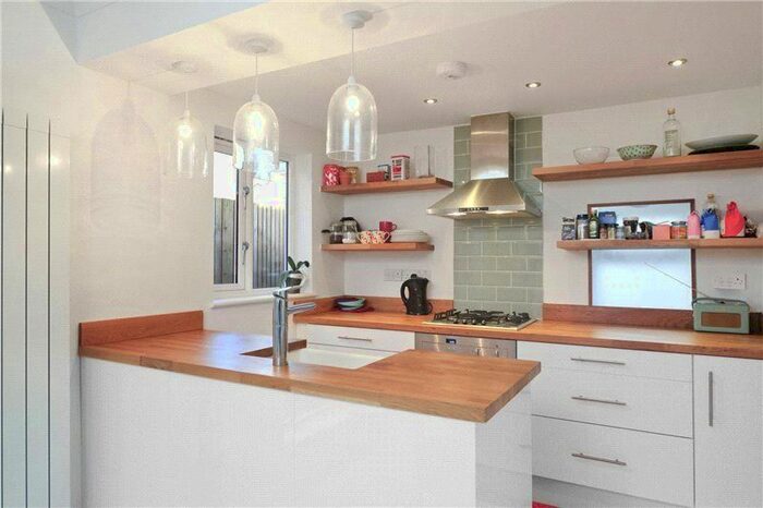1 Bedroom Flat To Rent In Willow Vale, London, W12