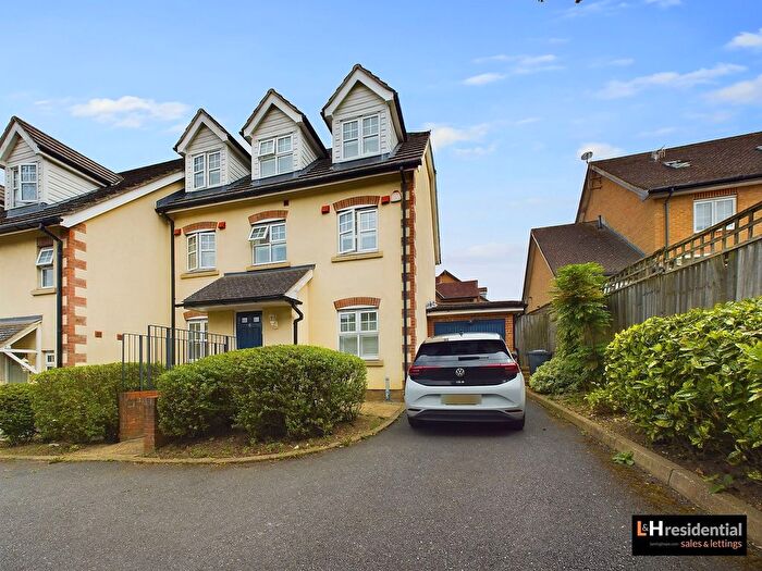 4 Bedroom End Of Terrace House To Rent In Sandringham Close, Borehamwood, WD6