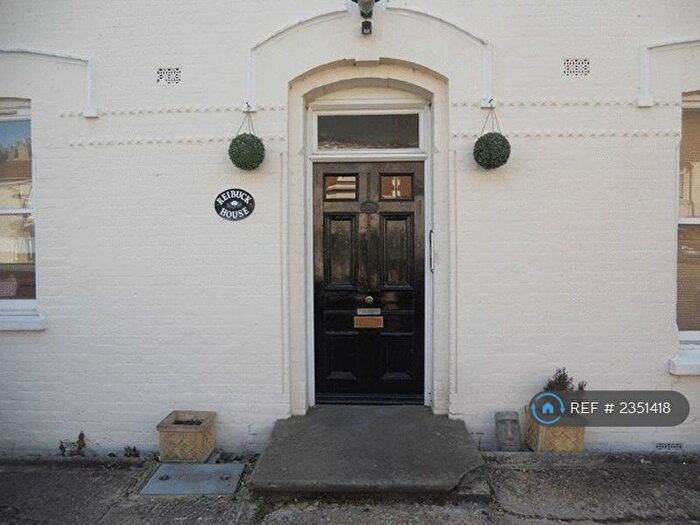 2 Bedroom Flat To Rent In Ridgeway Road, Redhill, RH1