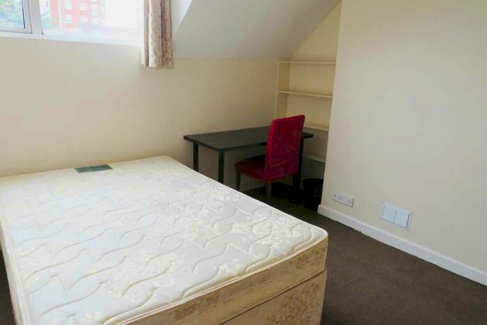 4 Bedroom Flat To Rent In Commercial Road, Southampton, SO15
