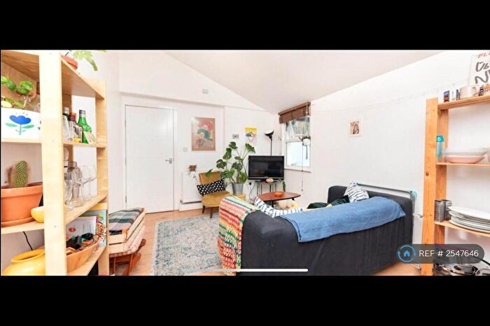 3 Bedroom Flat To Rent In Kyverdale Road, London, N16