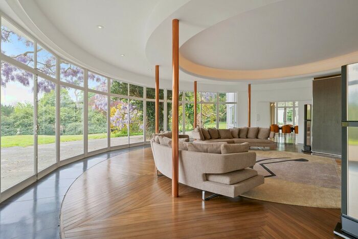 6 Bedroom Country House To Rent In St. Anns Hill Road, Chertsey, KT16